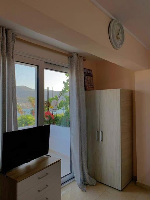 Studio With Unique View Near The Beach! Порто-Рафти Экстерьер фото